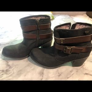 Roxy boots